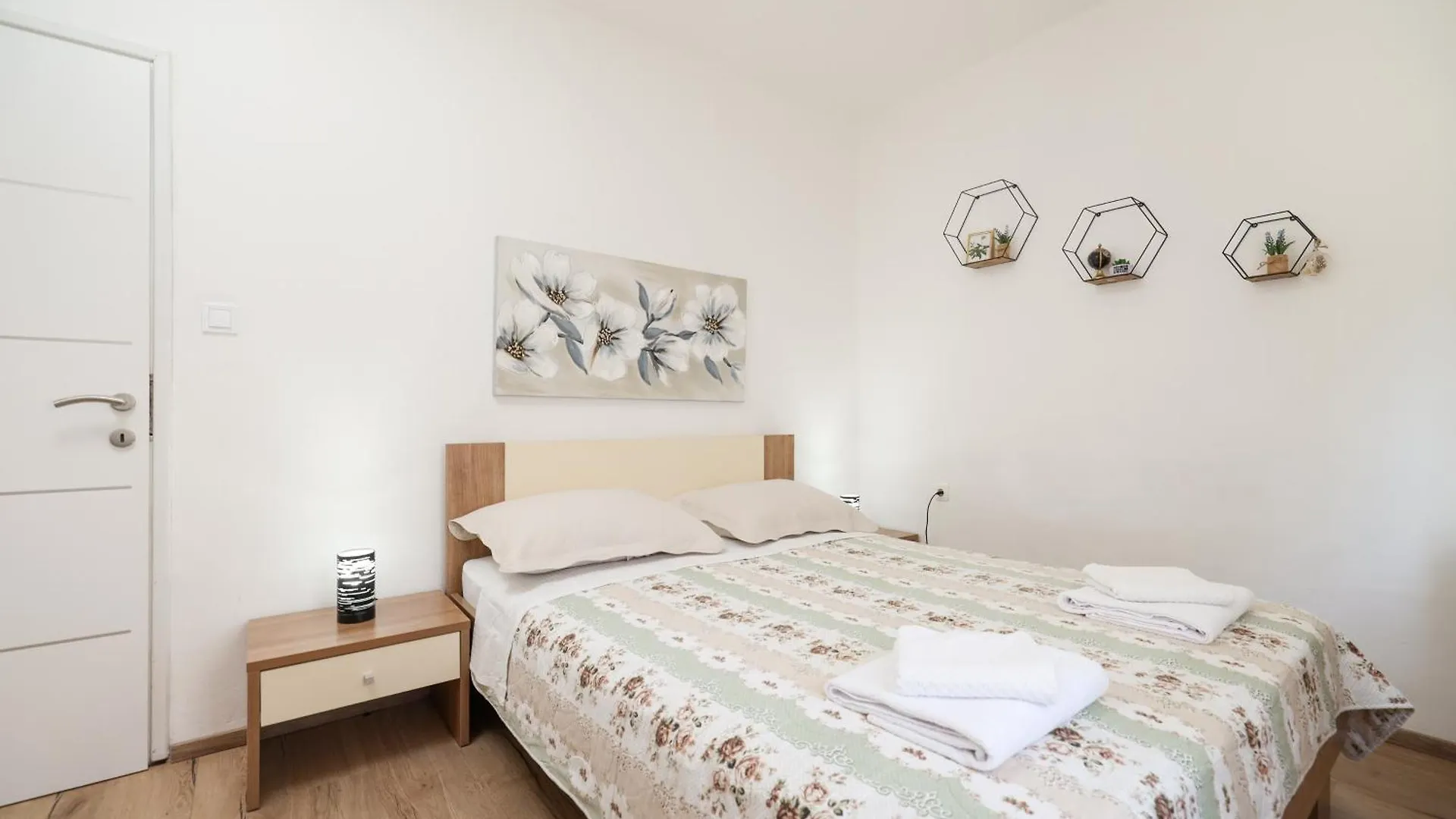 Apartment Ante With Jacuzzi & Seaview روفانجسكا