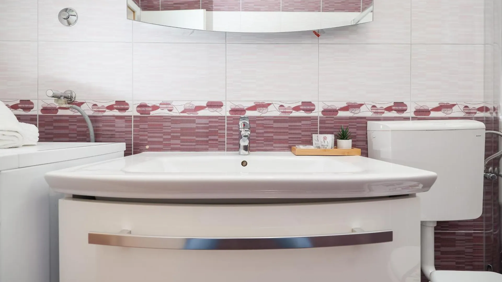 Apartment Ante With Jacuzzi & Seaview روفانجسكا