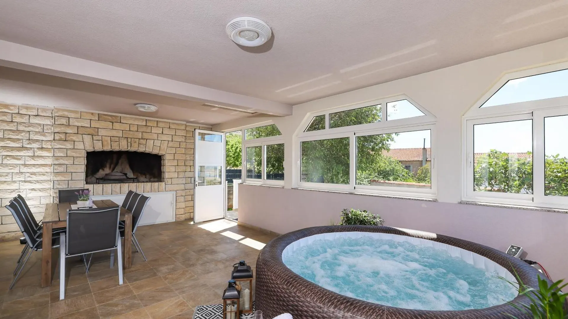 Apartment Ante With Jacuzzi & Seaview روفانجسكا