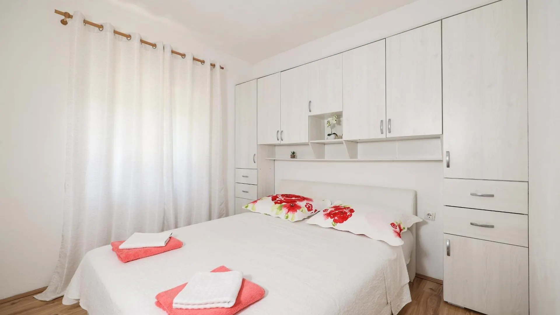 Apartment Ante With Jacuzzi & Seaview روفانجسكا