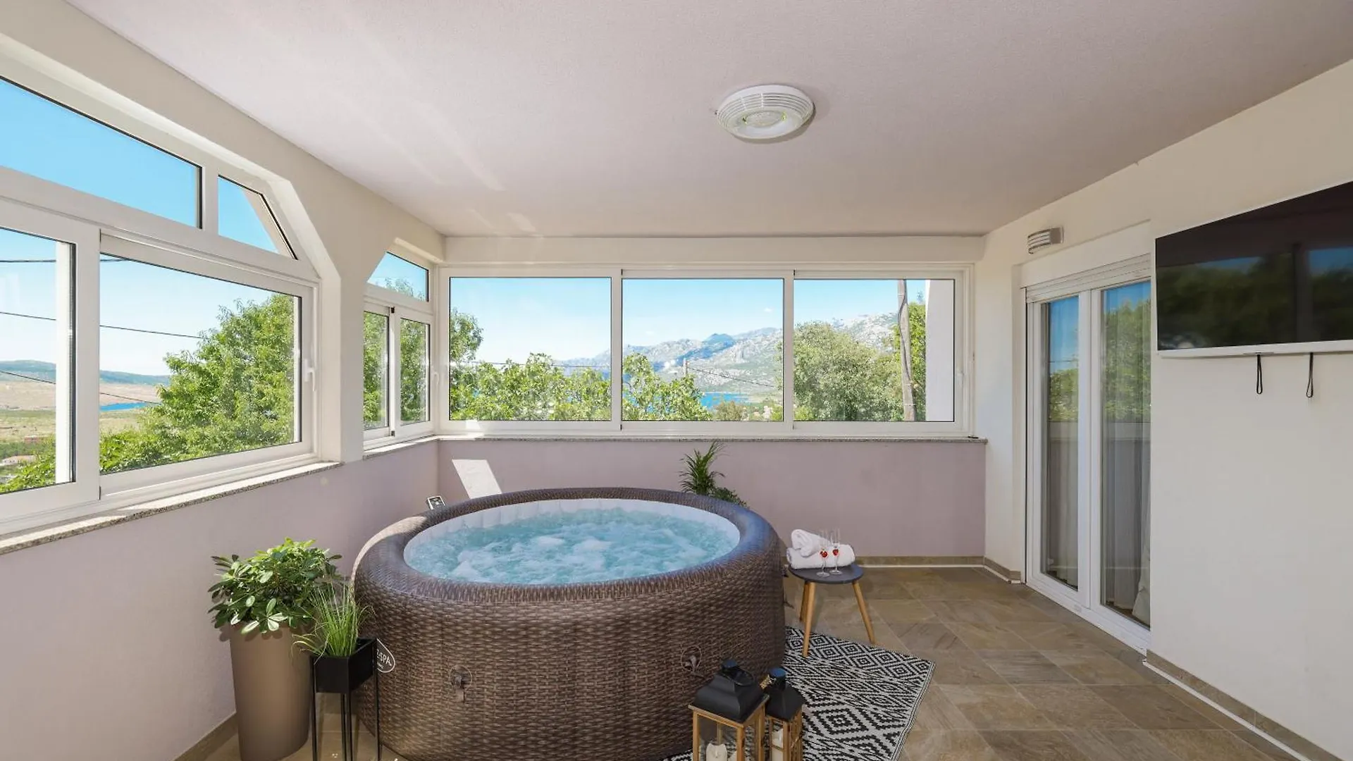 Apartment Ante With Jacuzzi & Seaview روفانجسكا